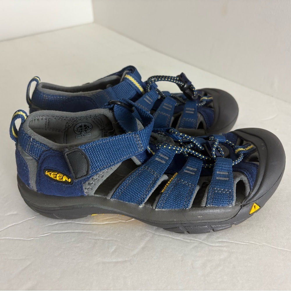 KEEN Kids Navy and Gray Sandals